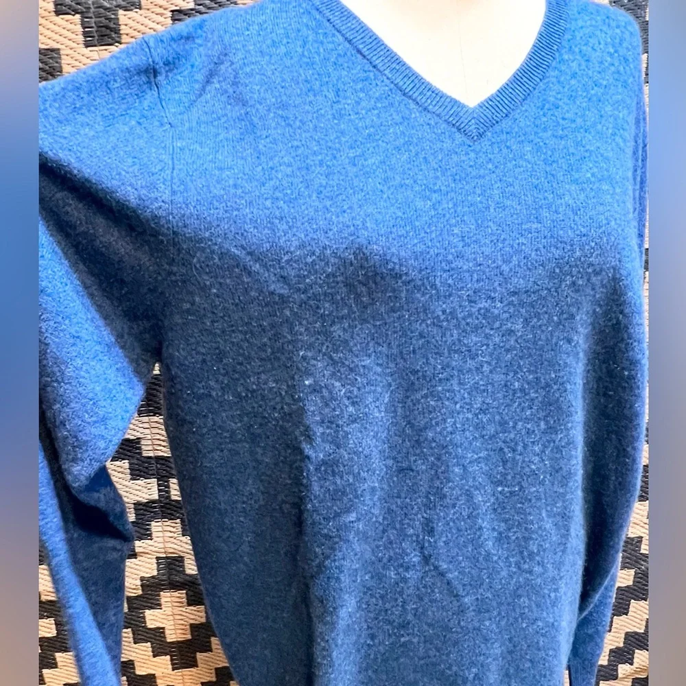 Club Room 100% cashmere knit sweater soft heathered blue v neck‎ preppy luxury